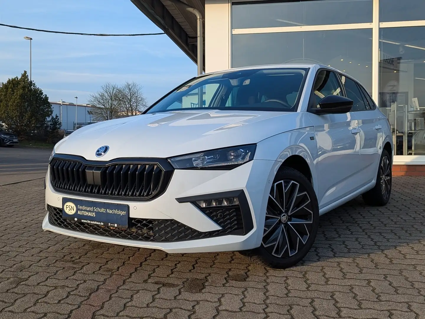 Skoda Scala 1.0 TSI Drive DSG Matrix AHK NAVI RFK SHZ Weiß - 2