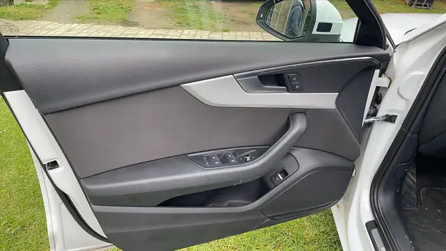 Audi A4 view 7