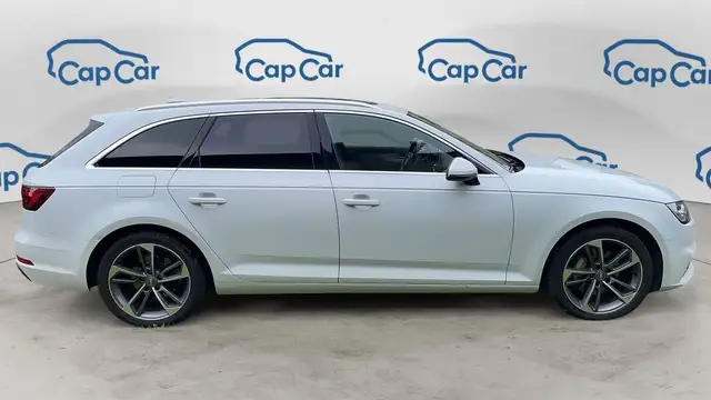 Audi A4 view 4