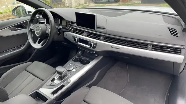 Audi A4 view 10