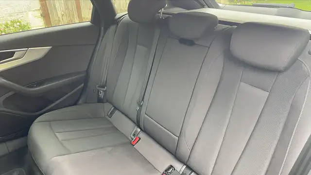 Audi A4 view 9