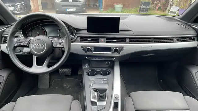 Audi A4 view 11