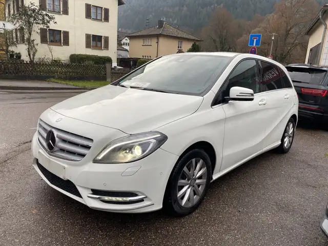 Mercedes-Benz B 180 B 180 *Bi Xenon*Navi*PDC*SHZ*Wenig Km