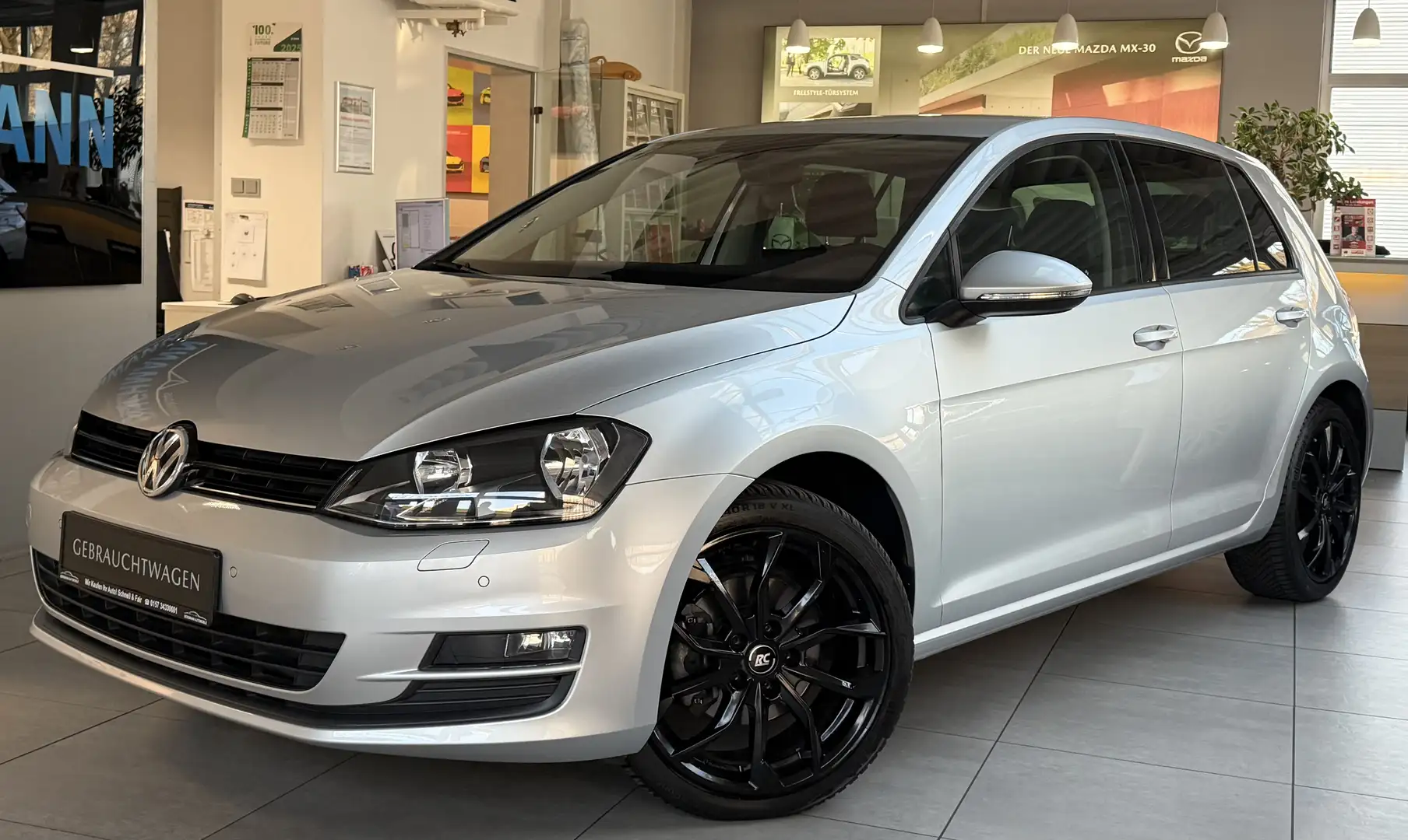 Volkswagen Golf Comfortline BMT Kamera Navi SHZ AHK Massage PDC Plateado - 1