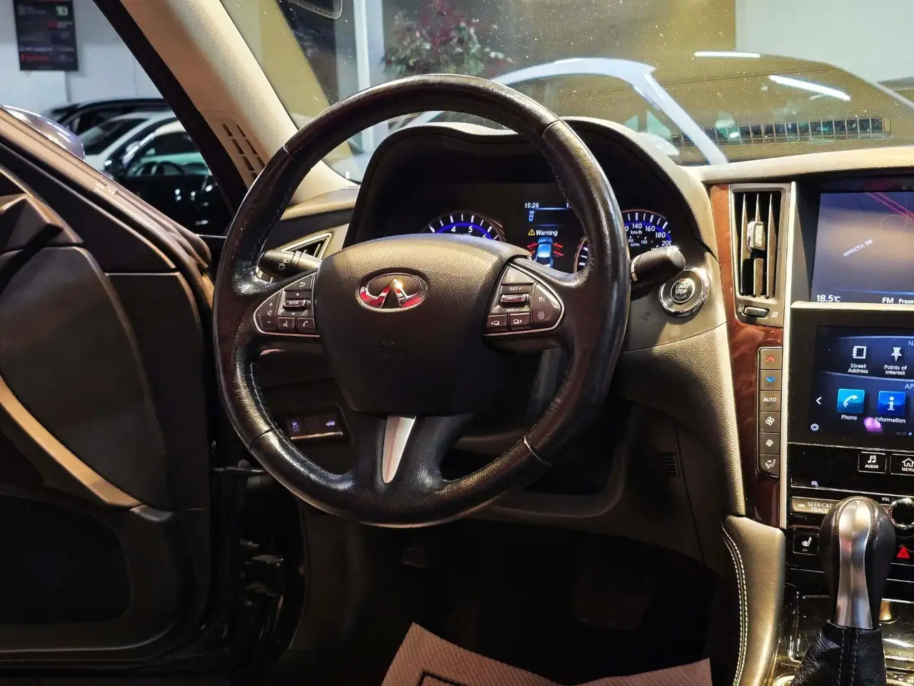 Infiniti Q50 снимка Infiniti Q50