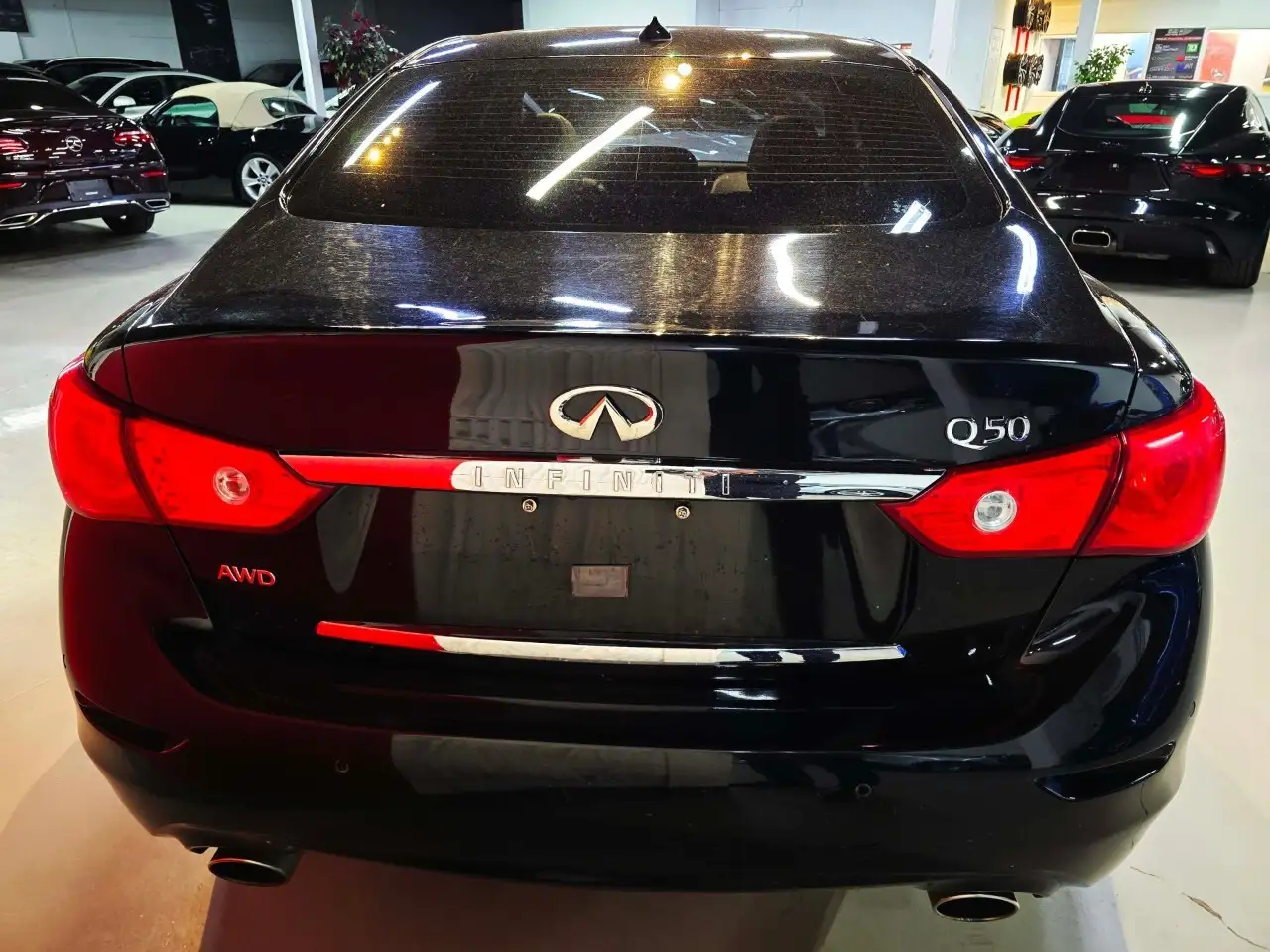 Infiniti Q50 снимка Infiniti Q50