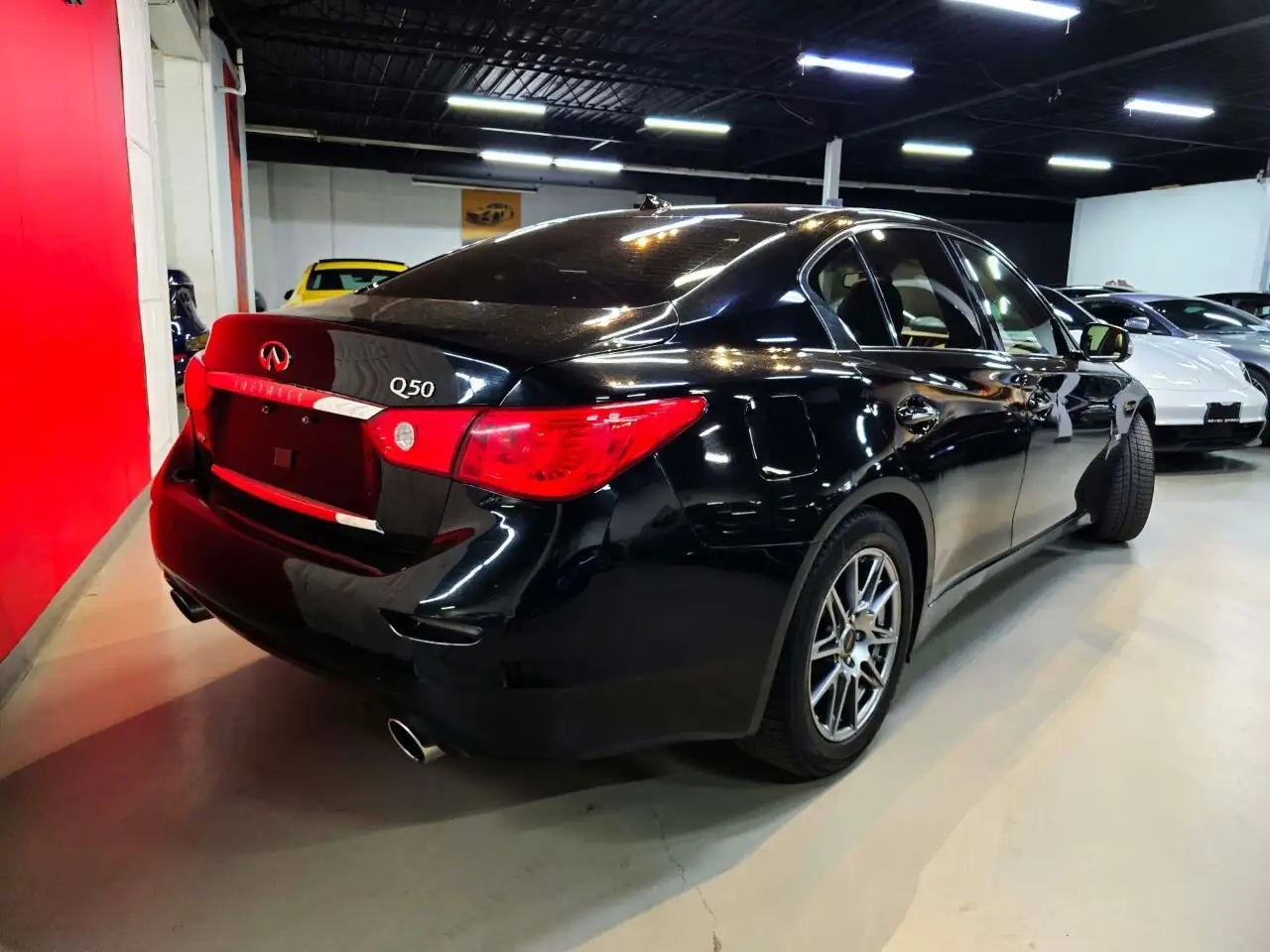 Infiniti Q50 снимка Infiniti Q50