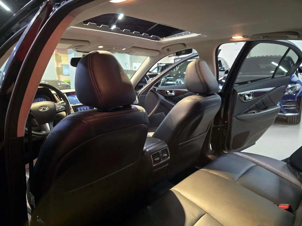 Infiniti Q50 снимка Infiniti Q50
