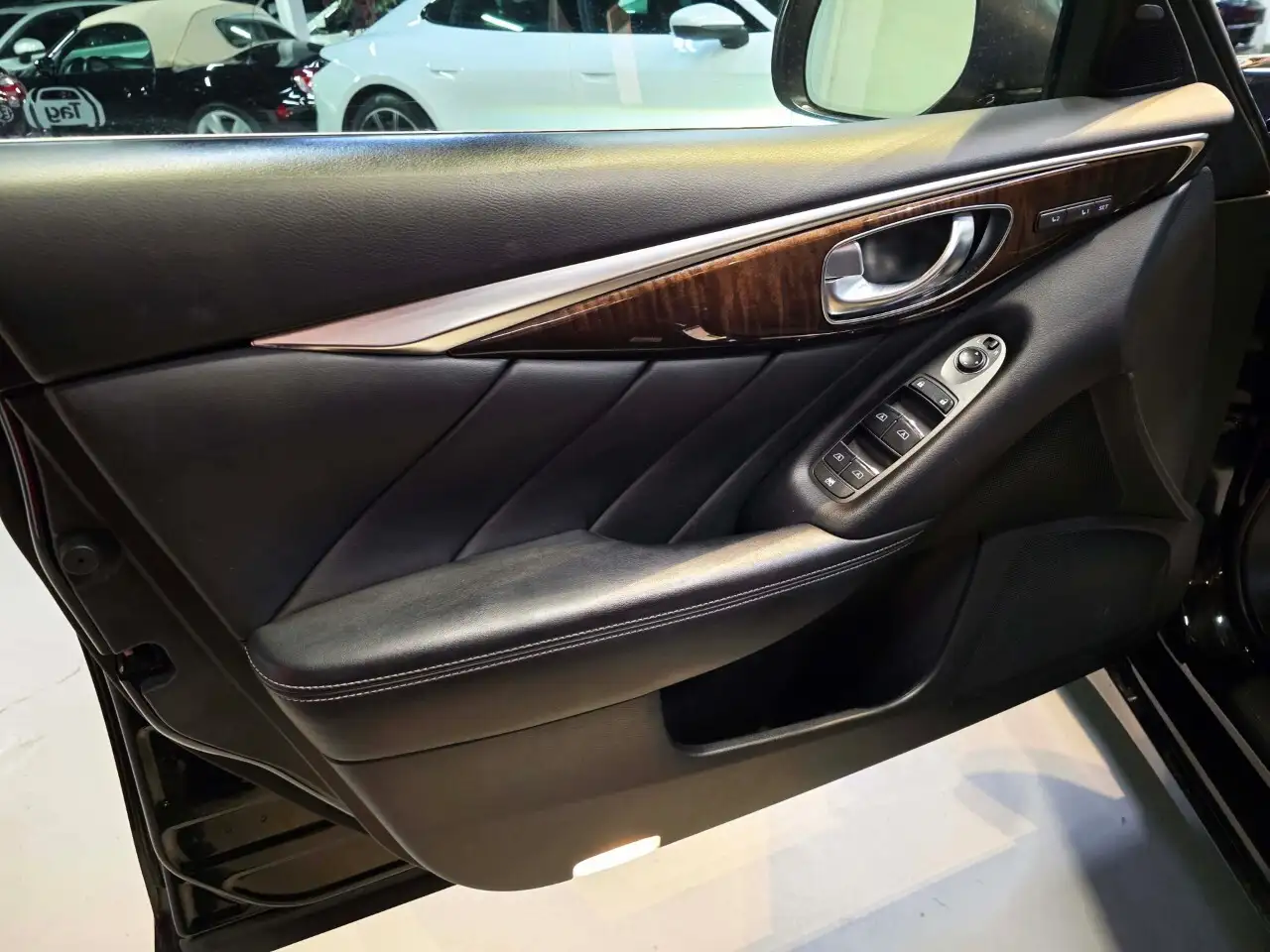 Infiniti Q50 снимка Infiniti Q50