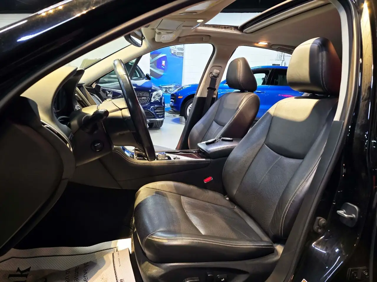 Infiniti Q50 снимка Infiniti Q50