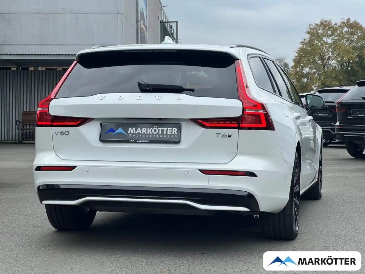 Volvo V60 T6 Plus Dark AWD Plug-In Hybrid/360°CAM/ACC Weiß - 2