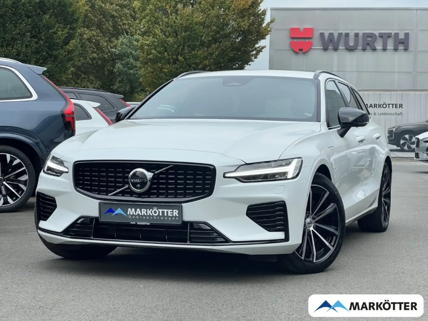 Volvo V60 T6 Plus Dark AWD Plug-In Hybrid/360°CAM/ACC Weiß - 1