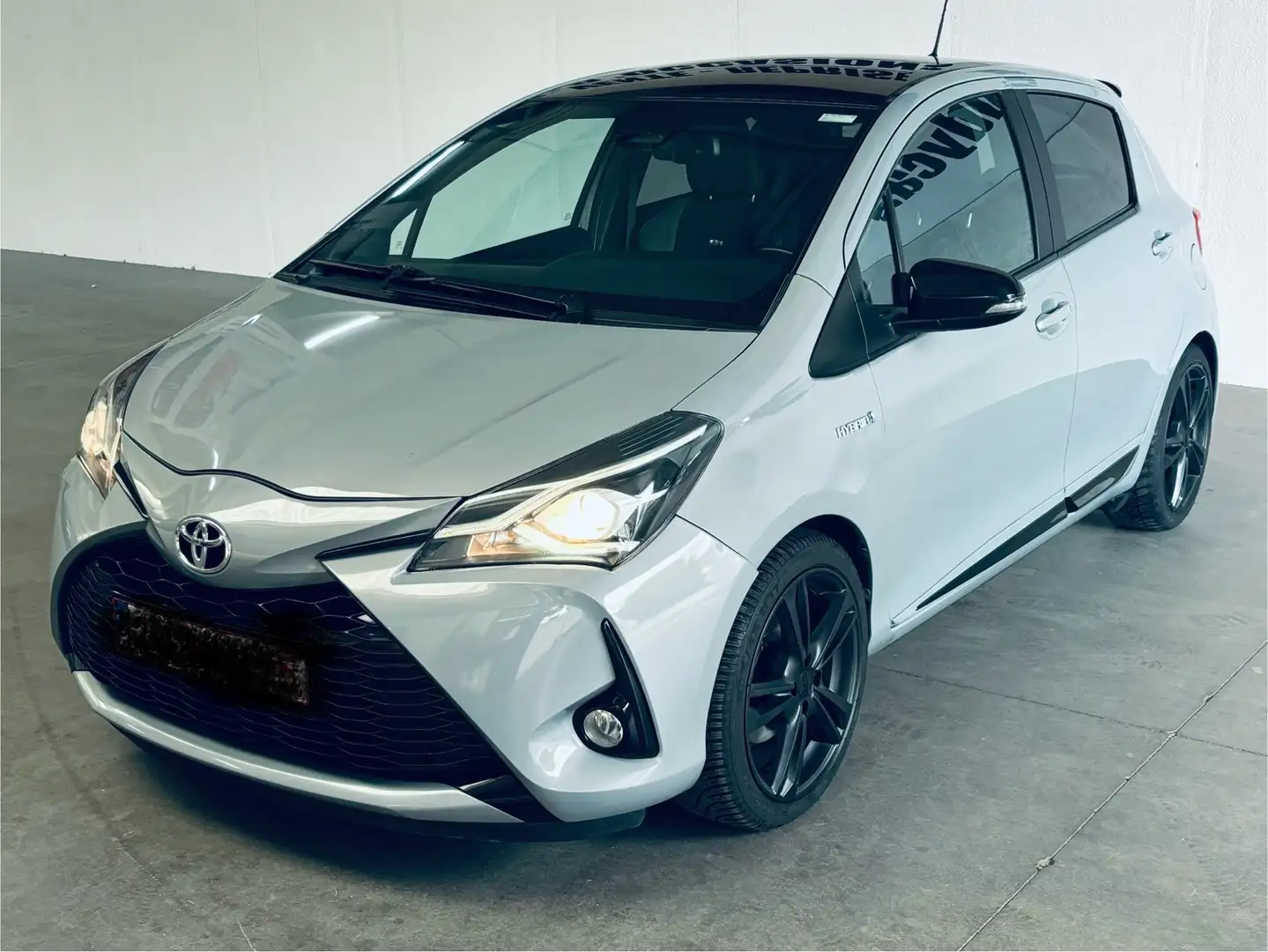 Toyota Yaris 1.5i VVT-i Hybrid GR Sport E-CVT Gris - 1