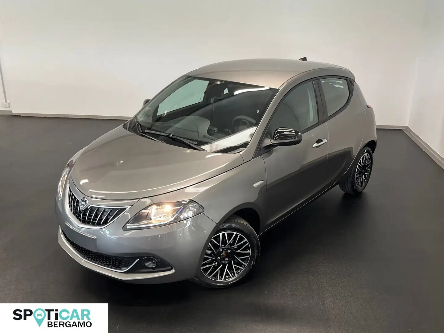 Lancia Ypsilon 1.0 FireFly 5 porte S&S Hybrid Platino - Km0 - 2