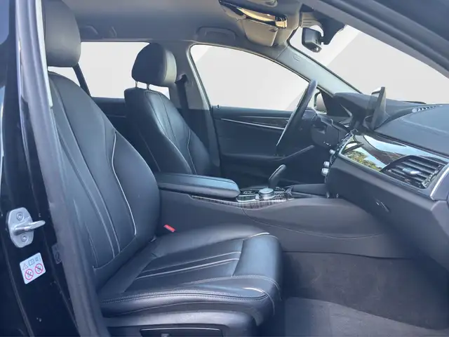 BMW 5 Series view 14