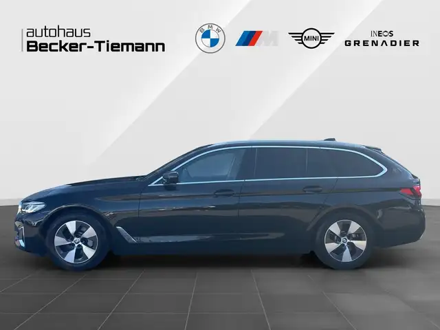 BMW 5 Series view 3
