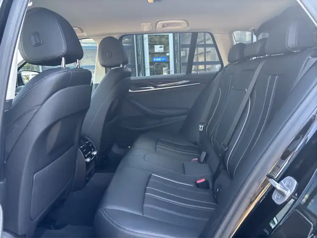 BMW 5 Series view 15