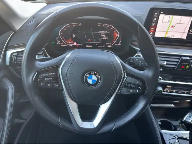 BMW 5 Series view 9