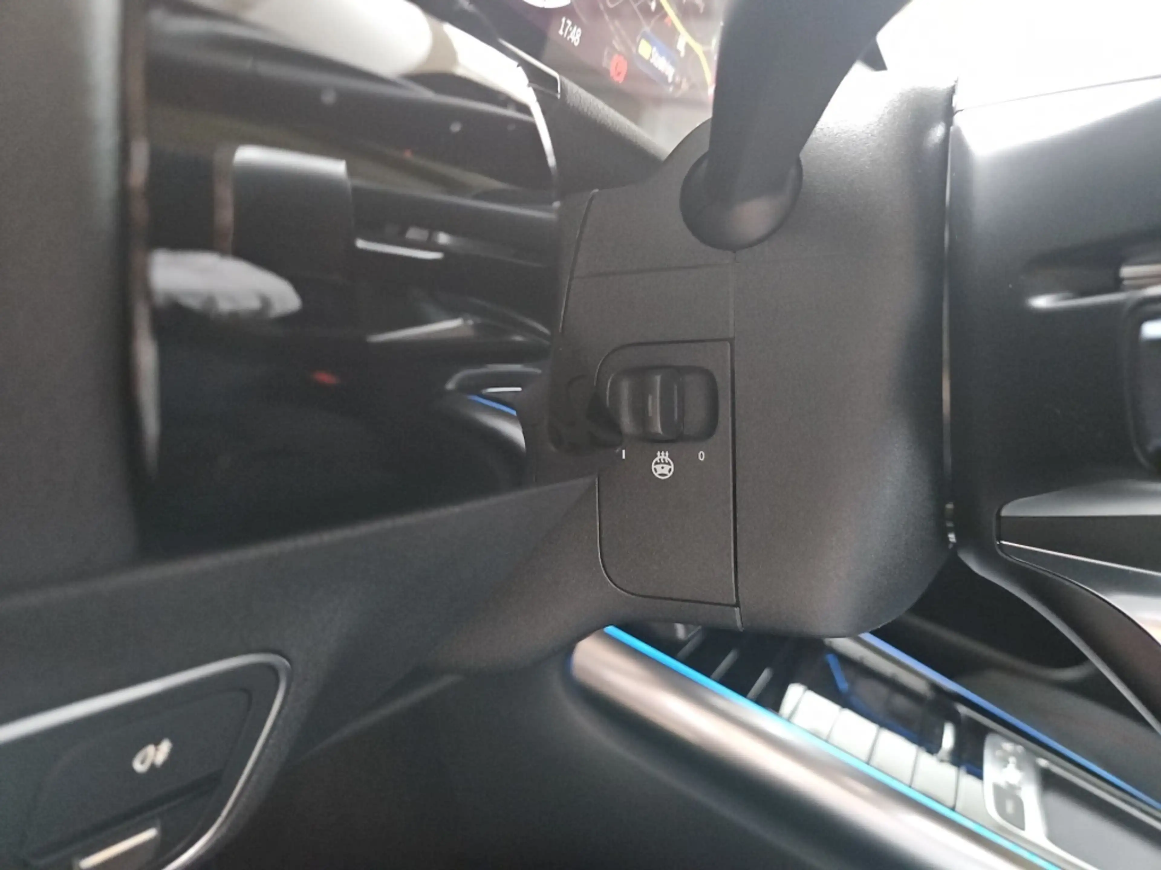 Mercedes-Benz GLA 180 AMG Night Totwi. Pano LED SHZ KeyLess — photo 14