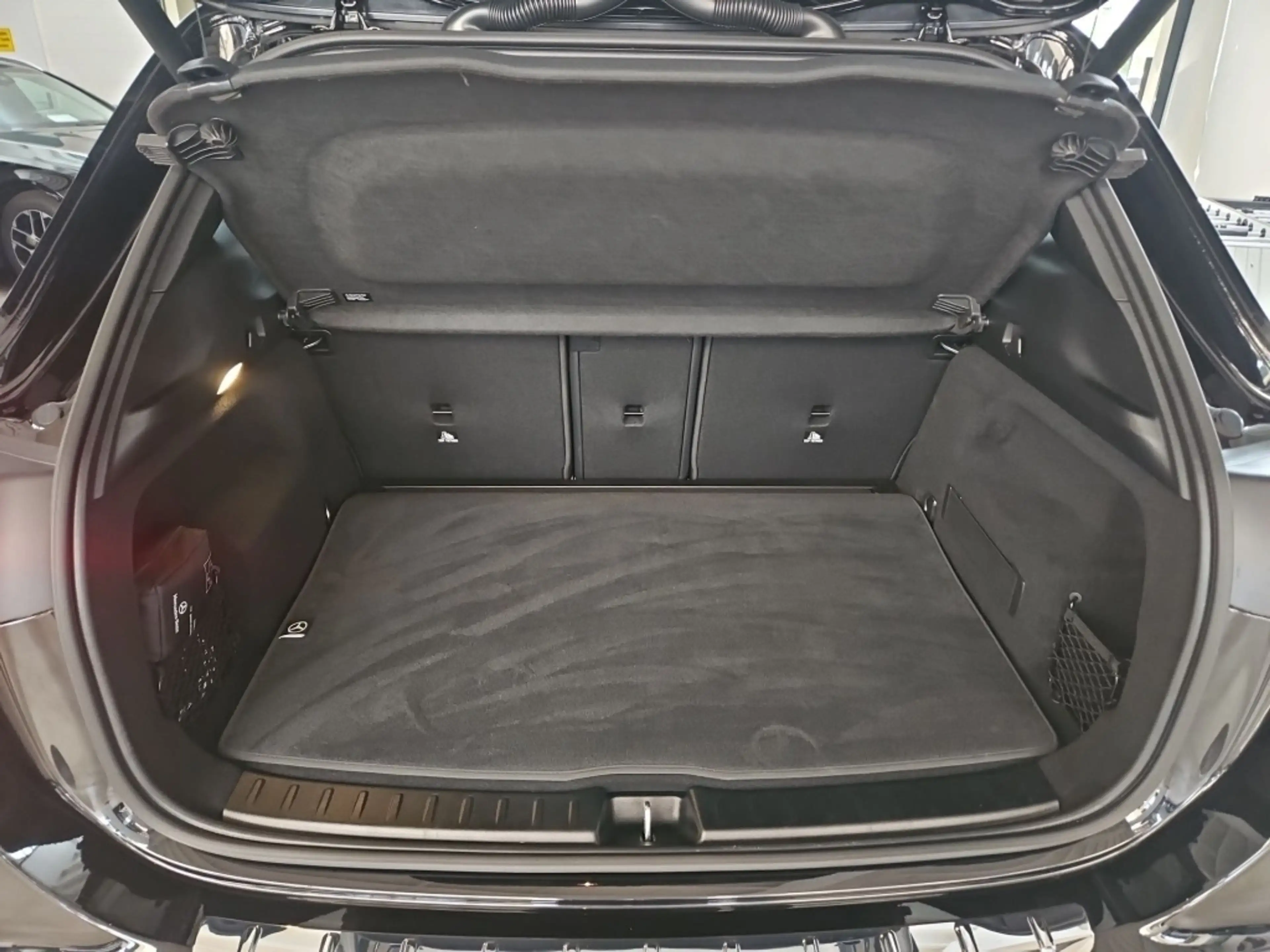Mercedes-Benz GLA 180 AMG Night Totwi. Pano LED SHZ KeyLess — photo 12