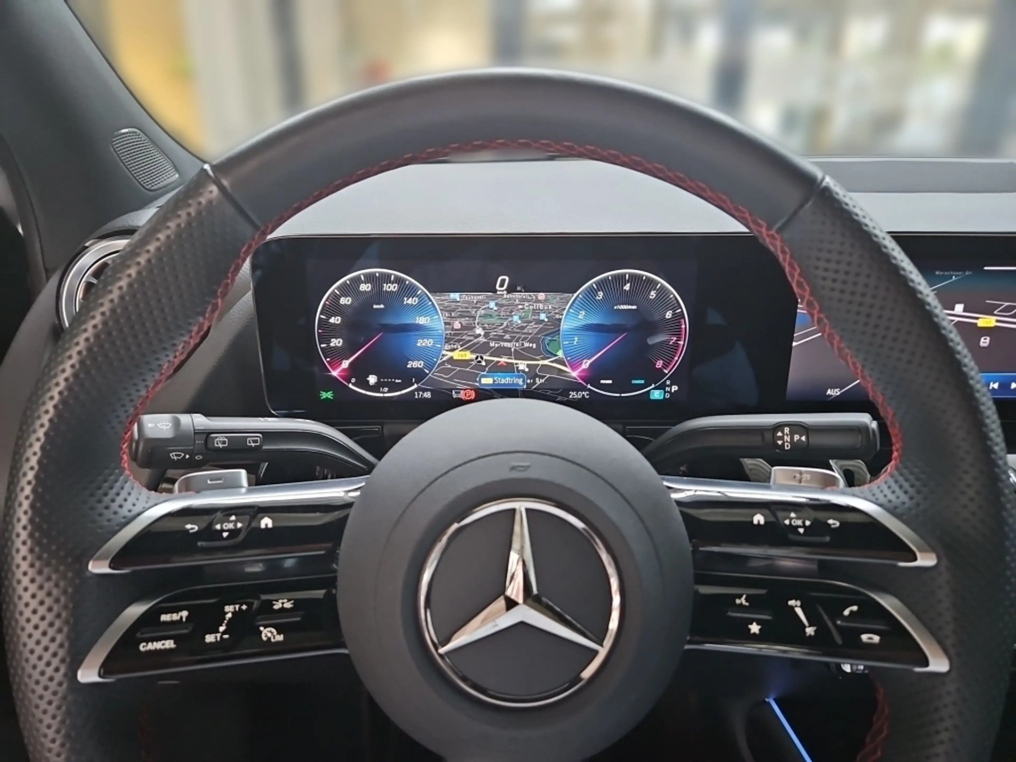 Mercedes-Benz GLA 180 AMG Night Totwi. Pano LED SHZ KeyLess — photo 8