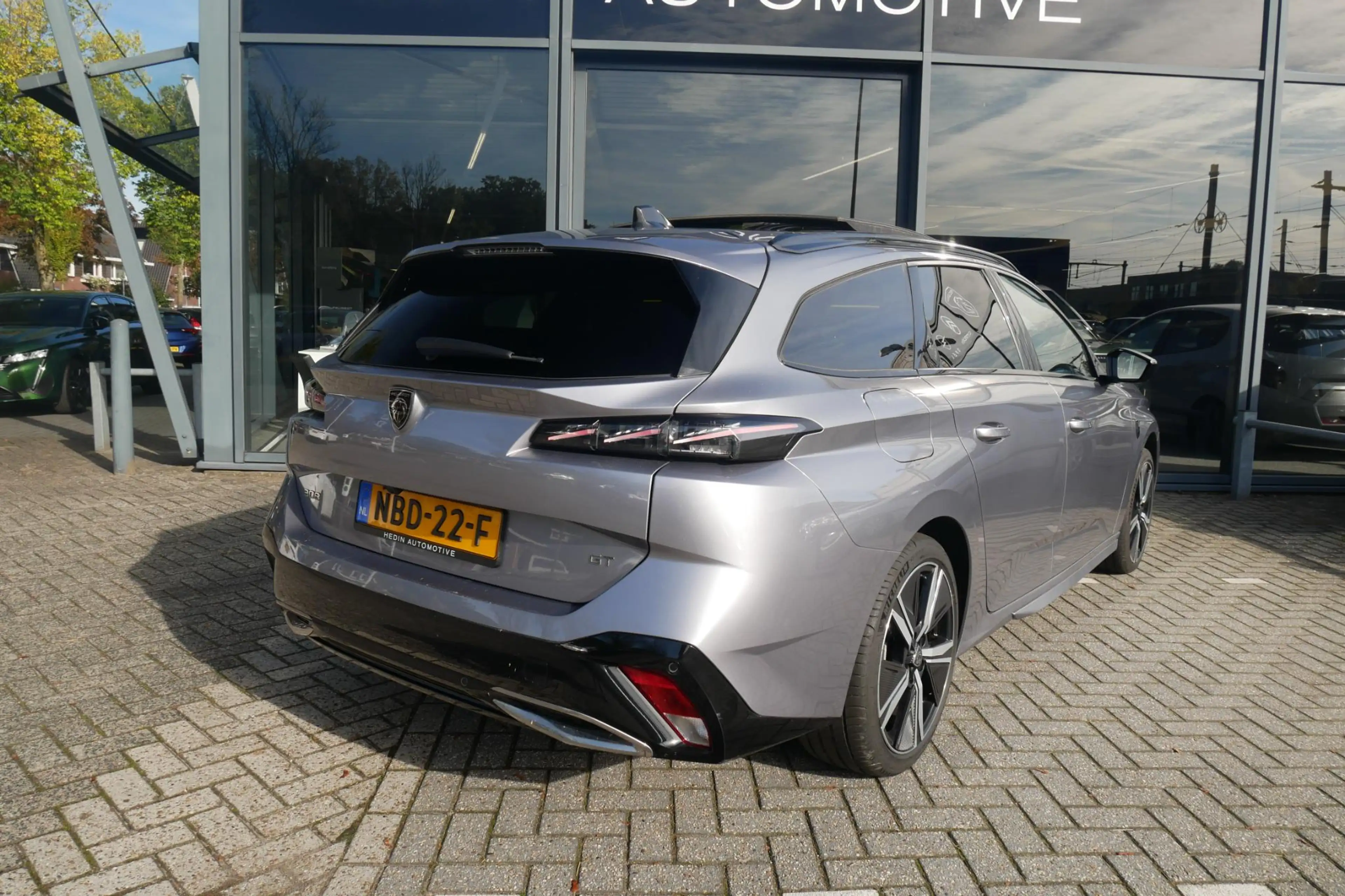 Peugeot 308 SW 1.2 Hybrid 136 e-DCS6 GT | 360 Camera | Elek. A — photo 6