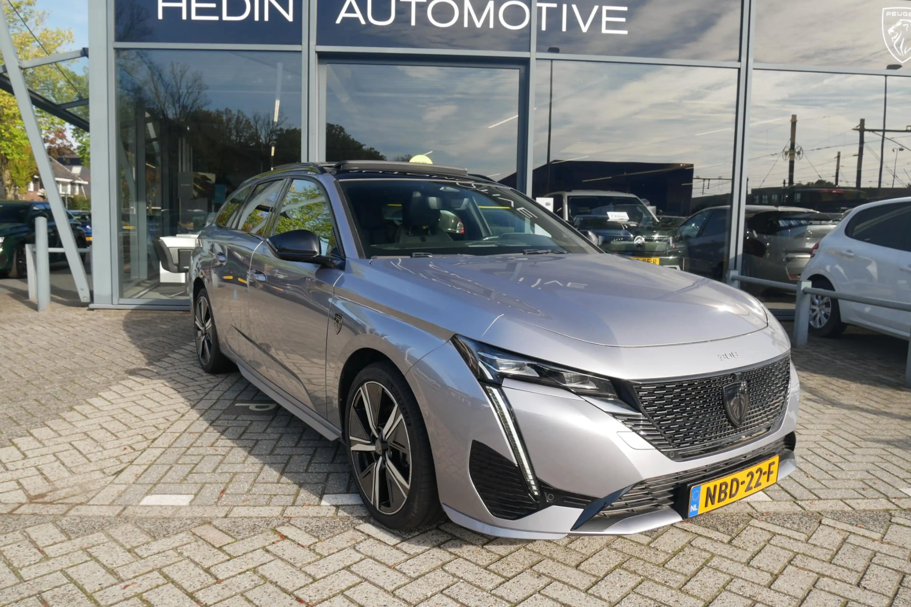 Peugeot 308 SW 1.2 Hybrid 136 e-DCS6 GT | 360 Camera | Elek. A — photo 4