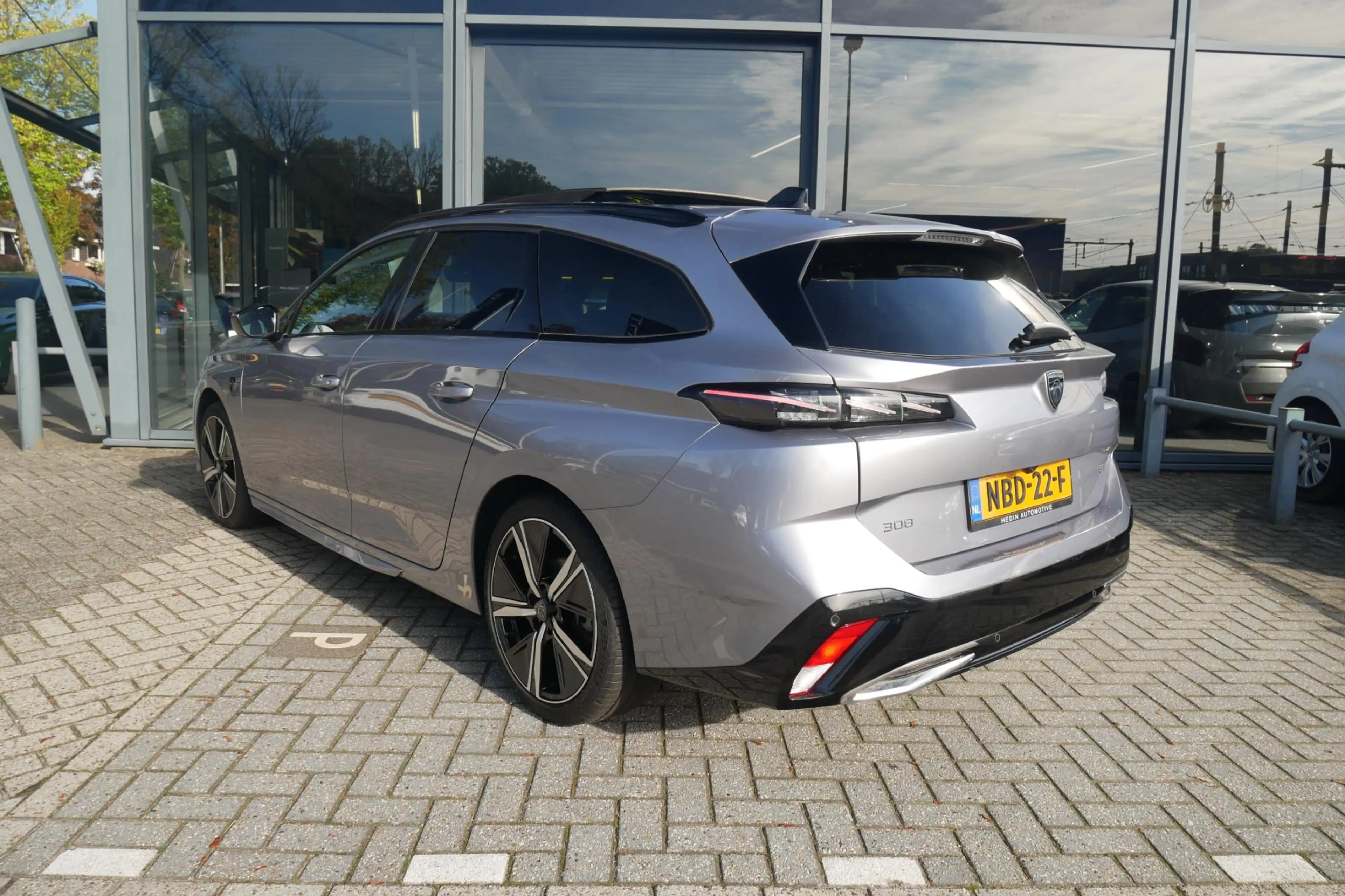 Peugeot 308 SW 1.2 Hybrid 136 e-DCS6 GT | 360 Camera | Elek. A — photo 8