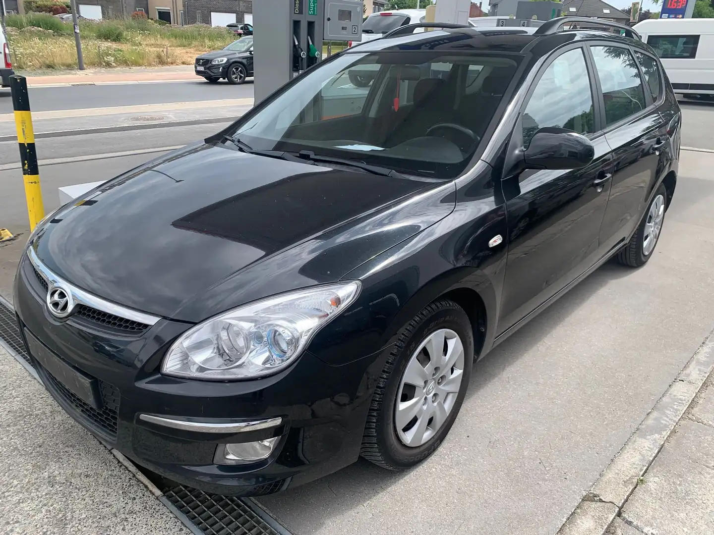 Hyundai i30 SW 1.6 CRDi Comfort Zwart - 1