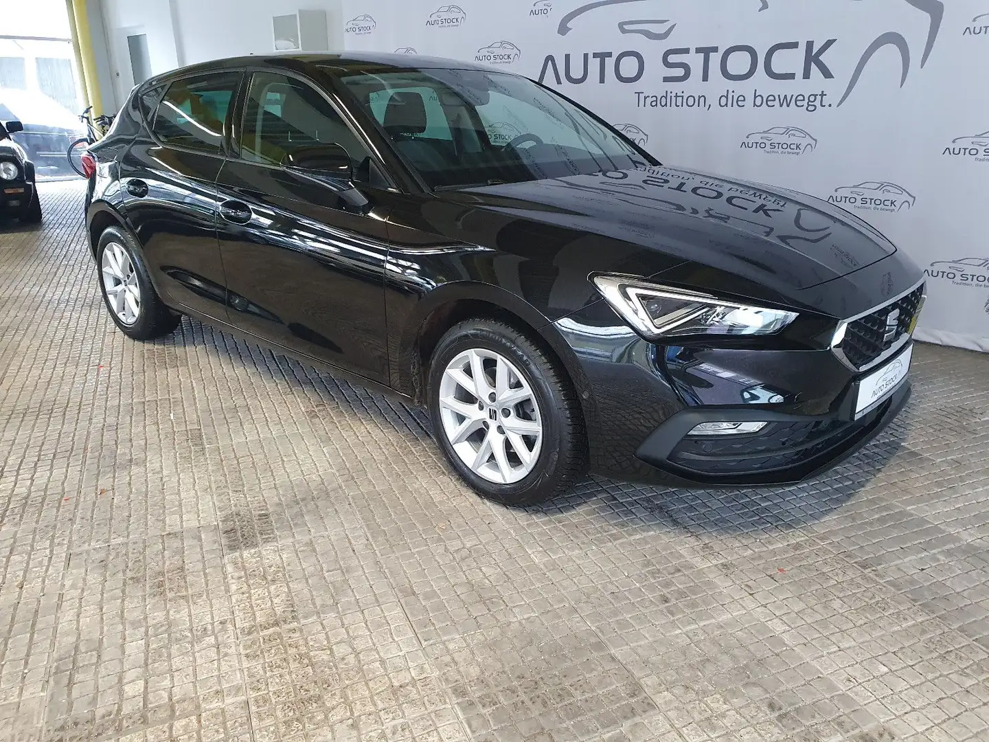 SEAT Leon 1.5 TSI Style LED Navi PDC ACC Sitzheizung Schwarz - 1