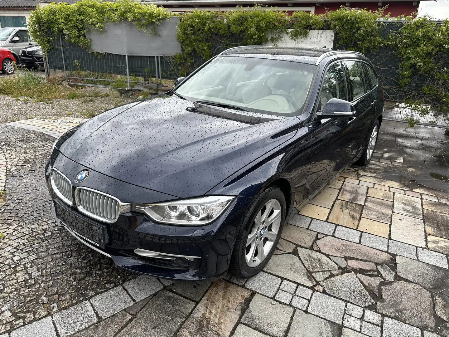 BMW 320 320i xDrive Touring Österreich-Paket - 1