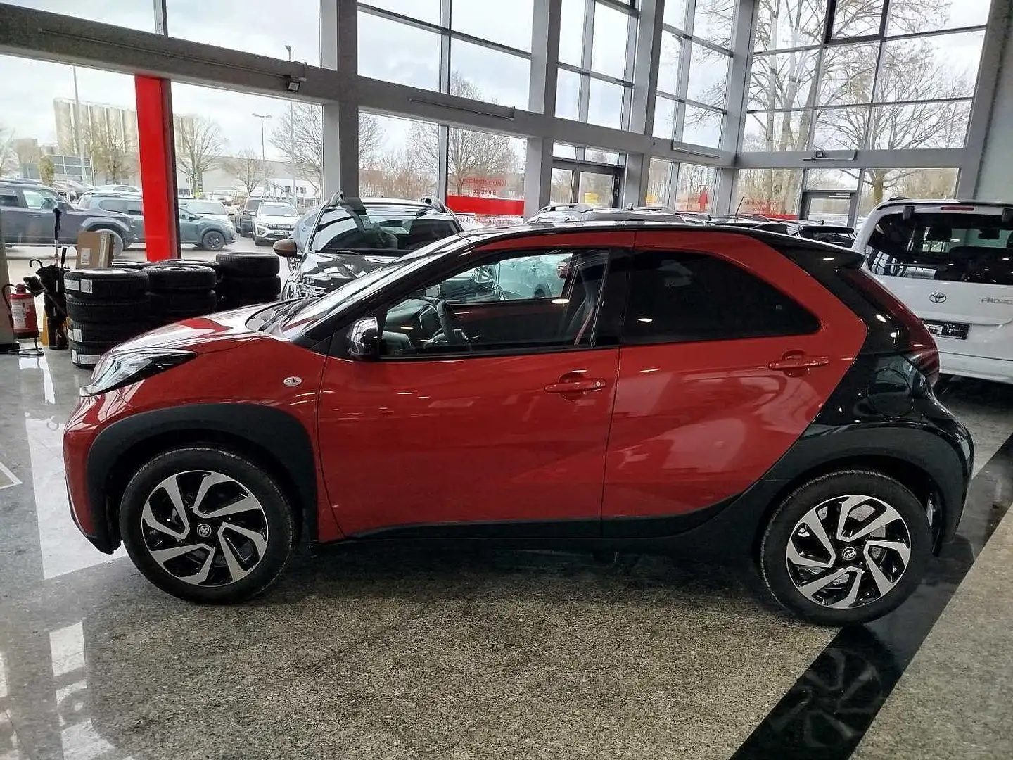 Toyota Aygo X Teamplayer KAMERA/SHZ/CARPLAY Rot - 1