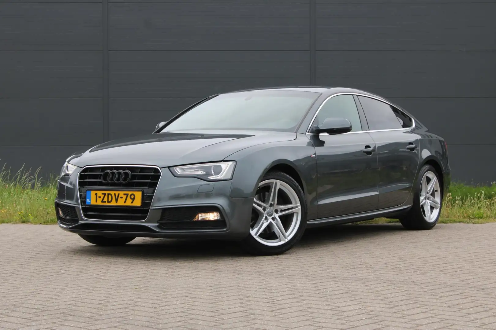Audi A5 Sportback 1.8 TFSI SportEdition S-Line 210PK Grijs - 2