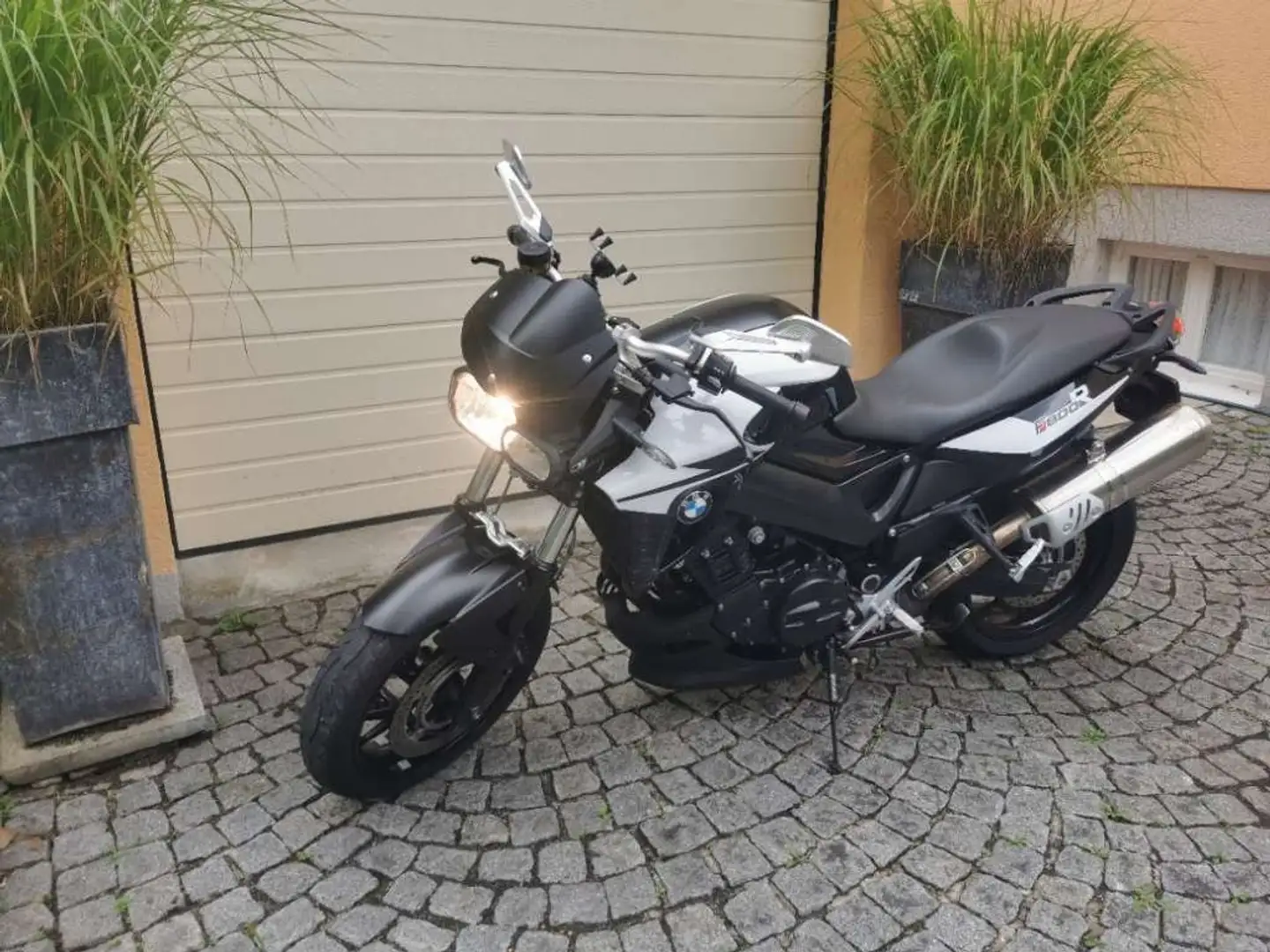 BMW F 800 Naked Bike Black - 2