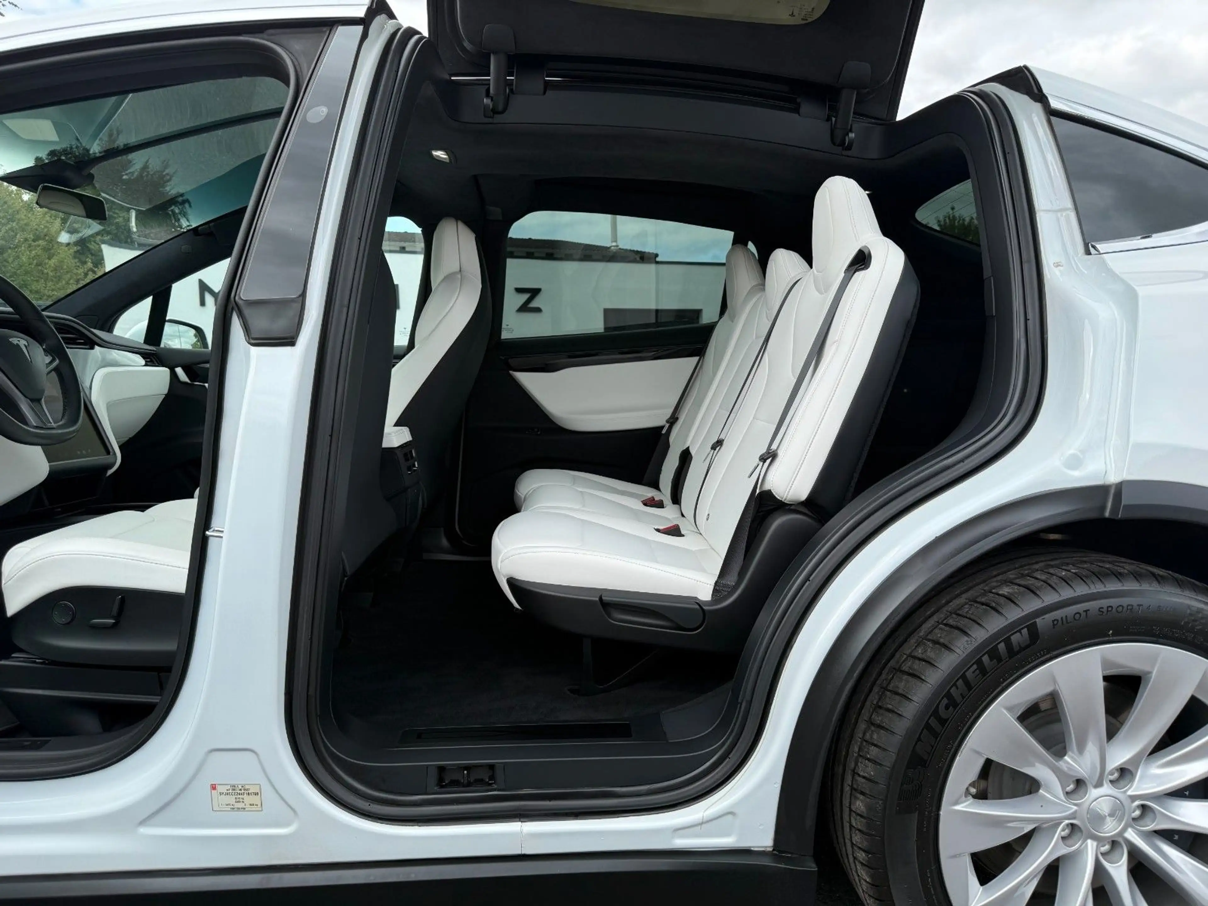 Tesla Model X Long Range Raven *White Interior* *FSD* — photo 10