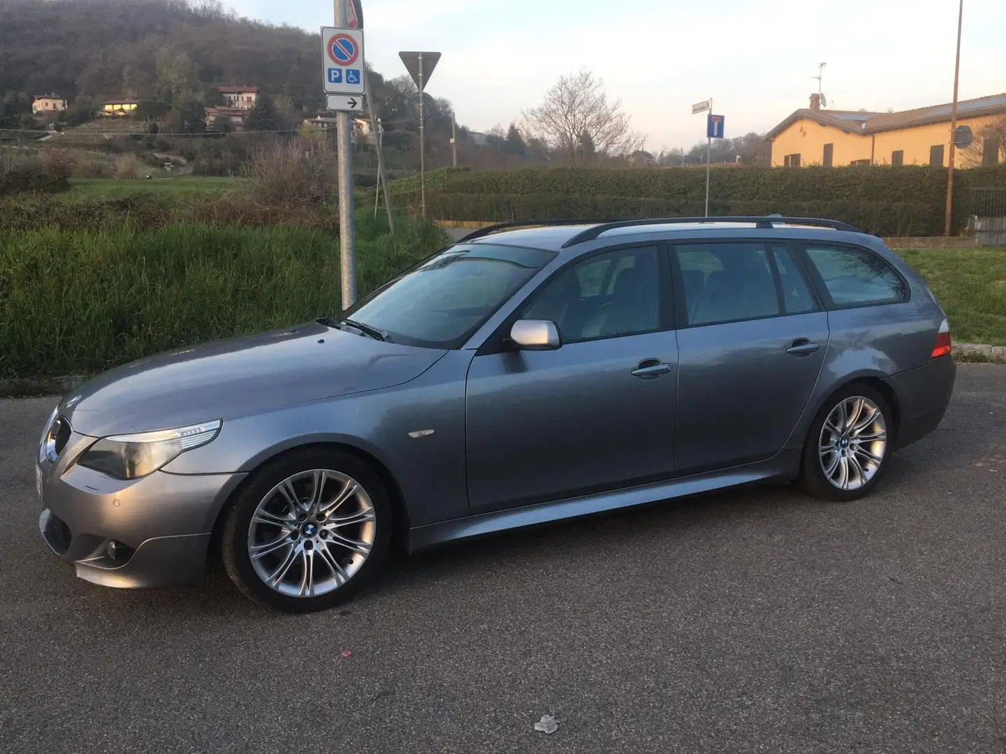 BMW 530 ALLESTIMENTO M SPORT  TOURING Grigio - 1