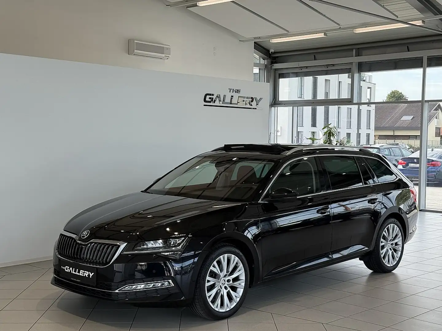 Skoda Superb Kombi 2,0 TDI DSG*Vollausstattung*MwSt.*1.Hand Schwarz - 2