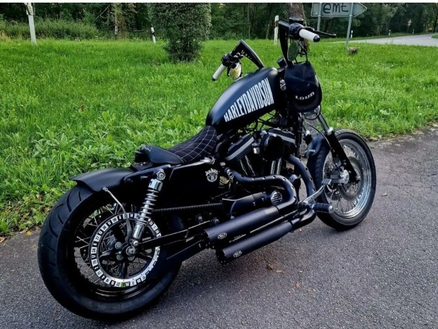 Harley-Davidson 1200 Custom Schwarz - 2