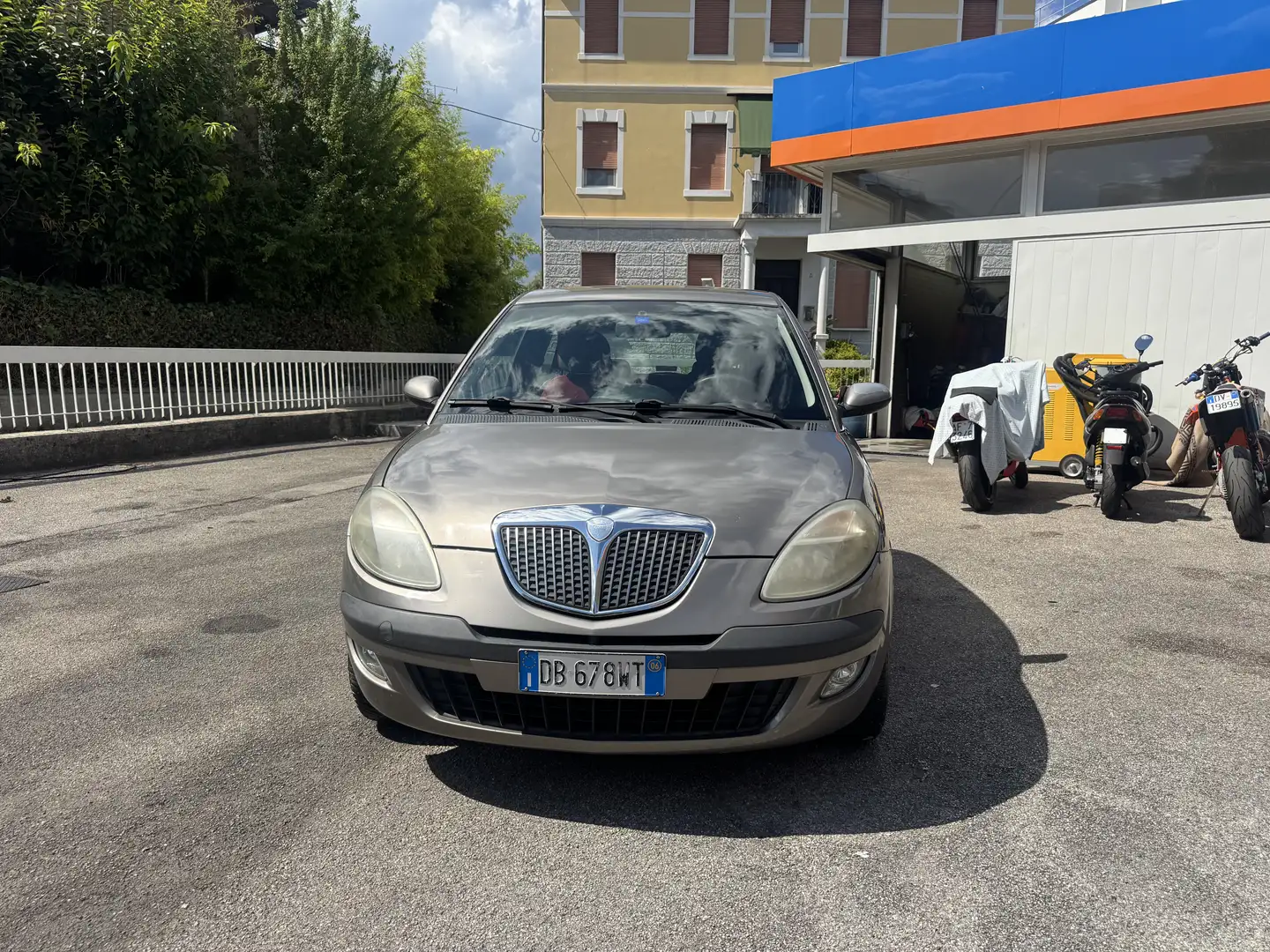 Lancia Ypsilon 1.2 8v Oro - 2