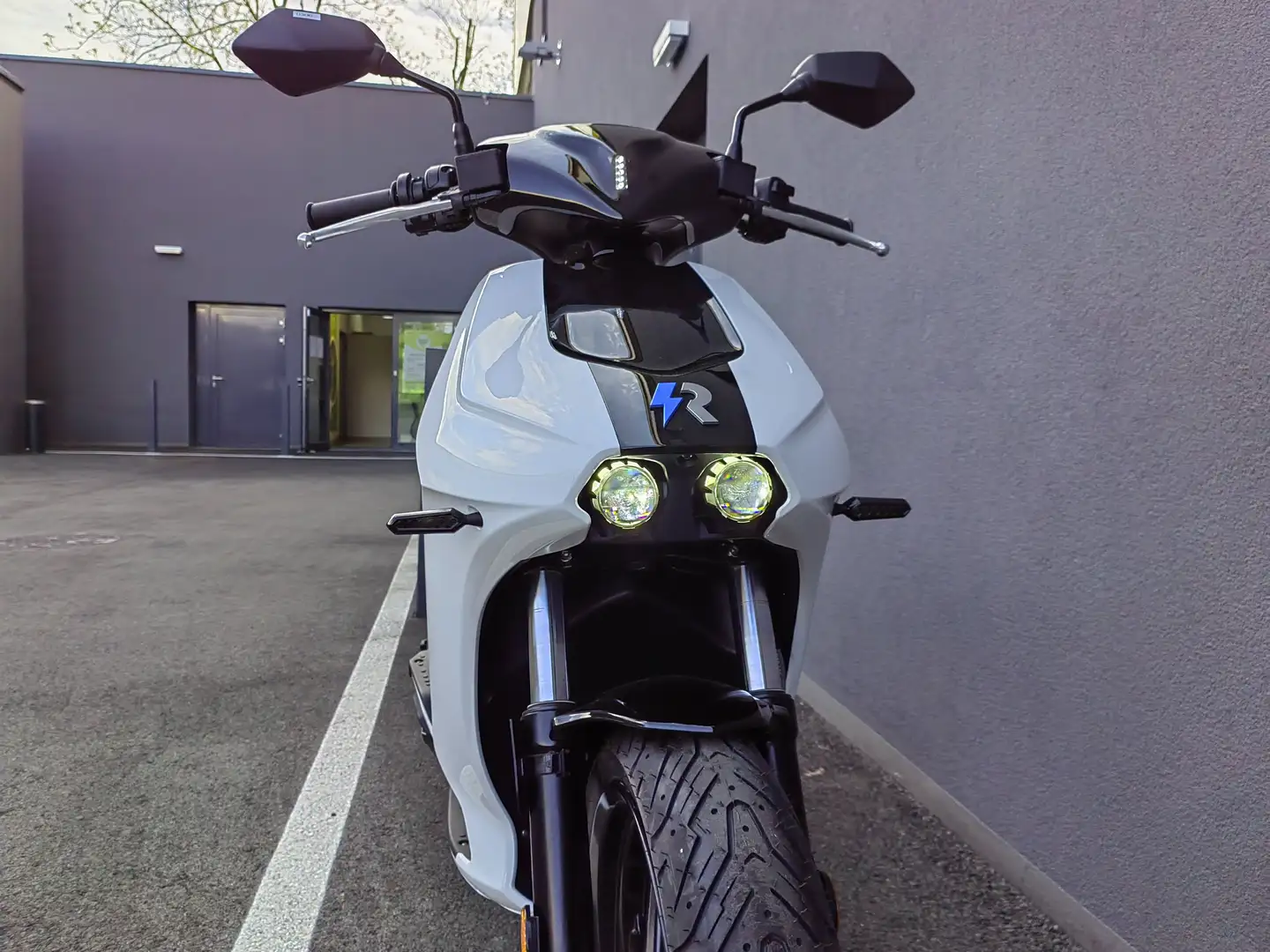 Ray 7.7 E-Motorrad 125er NEU und GÜNSTIG! Weiß - 1