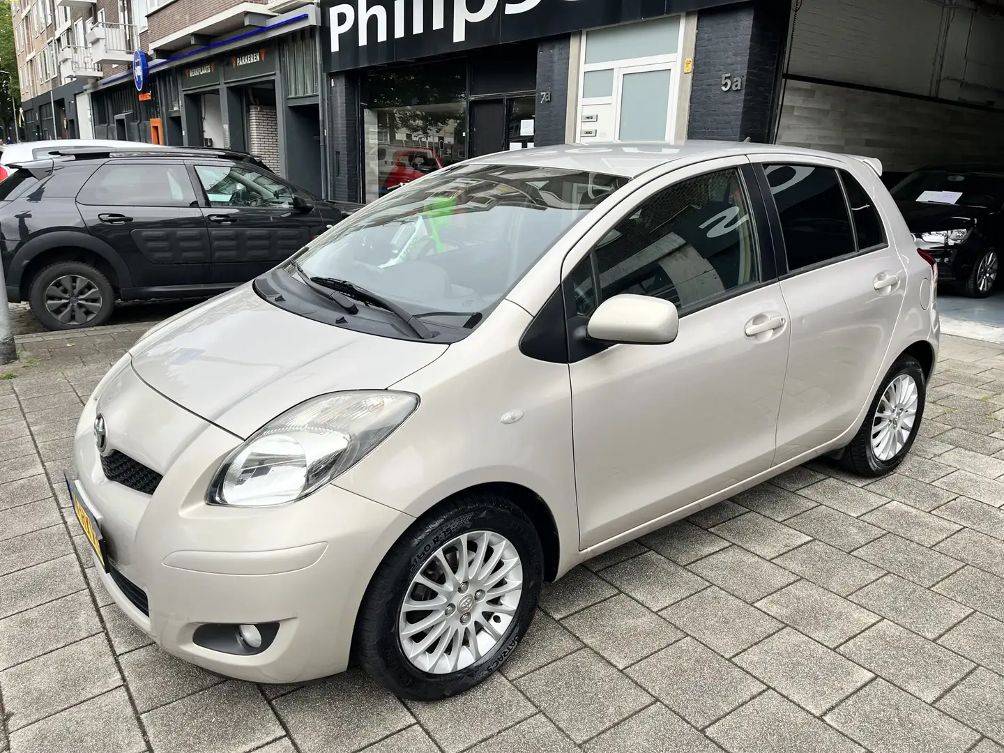 Toyota Yaris 1.3 VVTi Dynamic Beige - 2