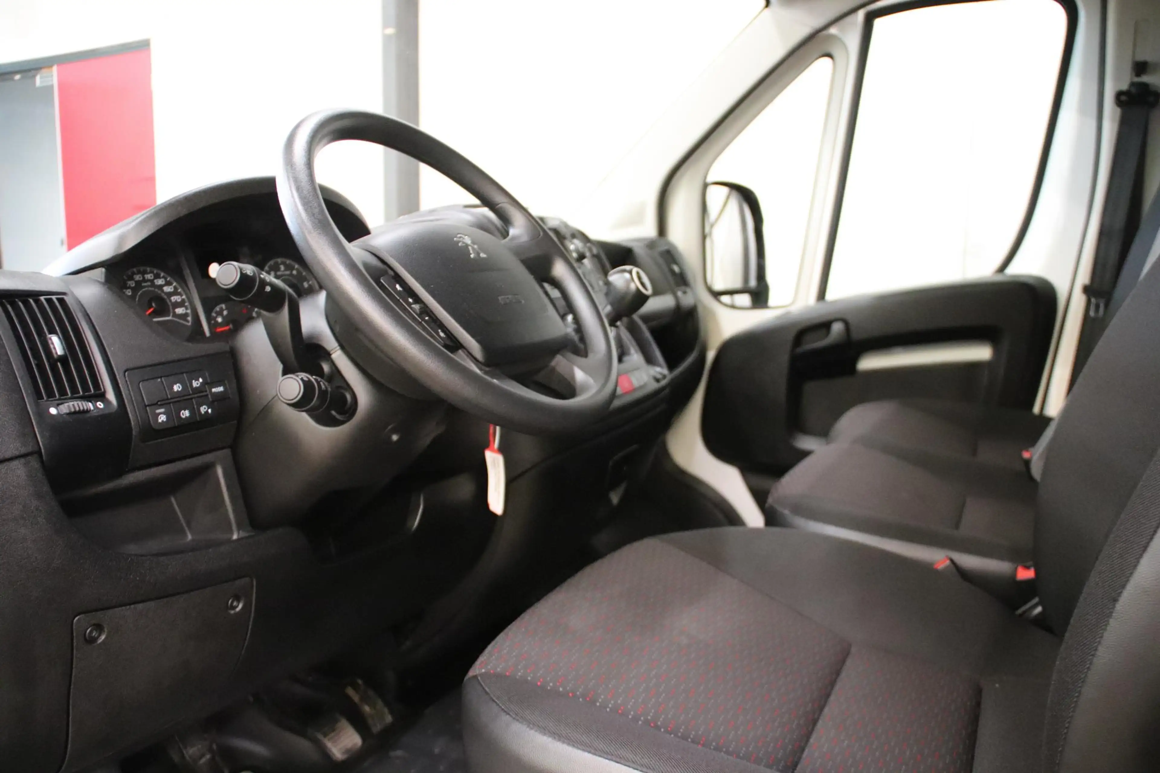 Peugeot Boxer 2.2 BlueHDi L4H2 AIRCO CRUISE CONTOL EURO 6 — photo 4