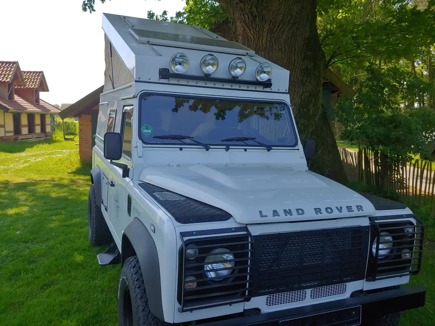 Land Rover Defender 110 TD4 2,4 Expedition-Camper Aufstelldach Standh. Weiß - 1