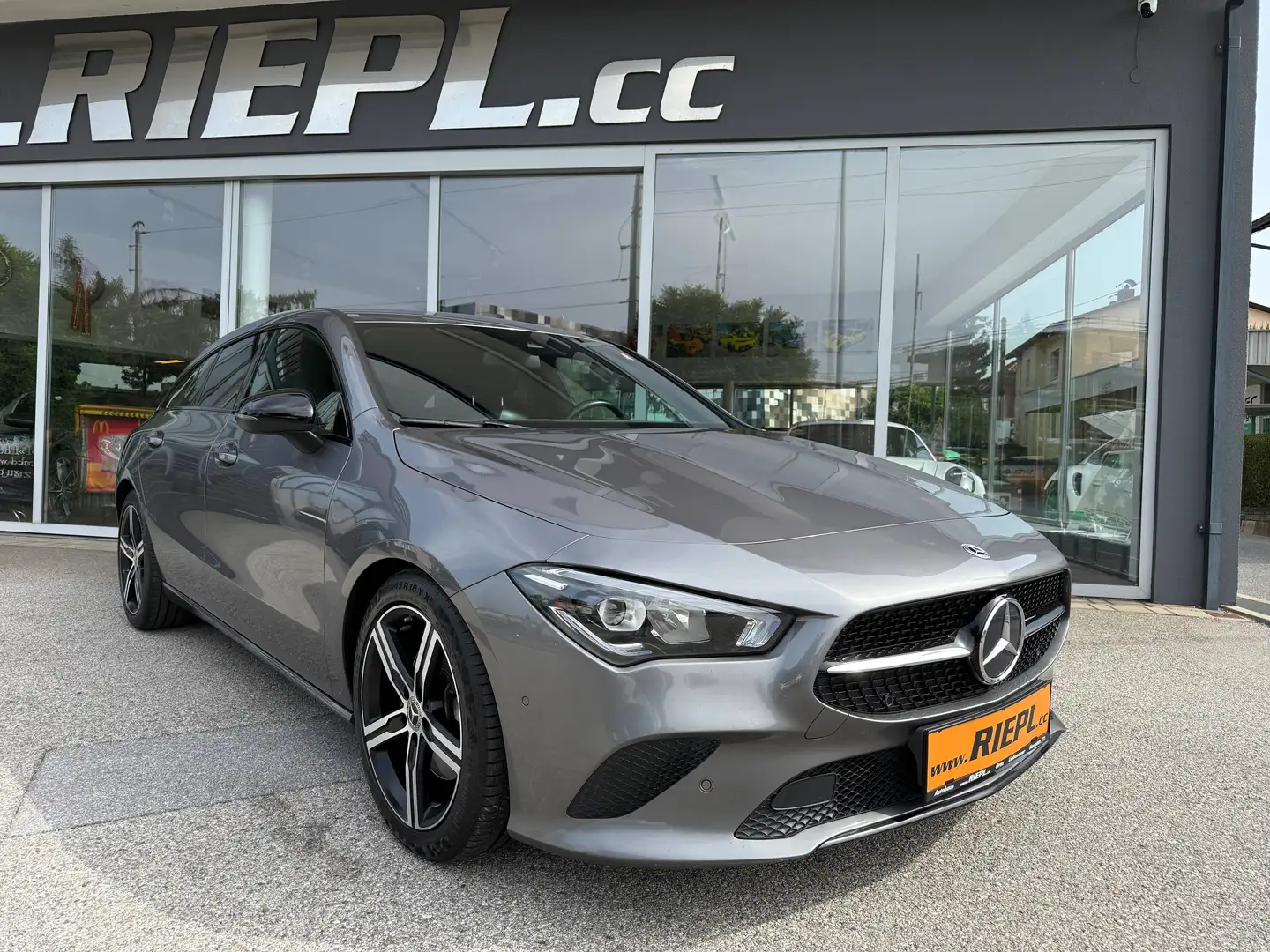 Mercedes-Benz CLA 220 CLA 220 d 4Matic LED AHK Night/Park Paket 1.Besitz Grau - 1