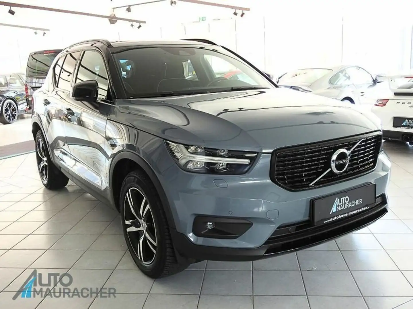 Volvo XC40 D4 R-Design AWD*LED*PANO*KAMERA* Gris - 2