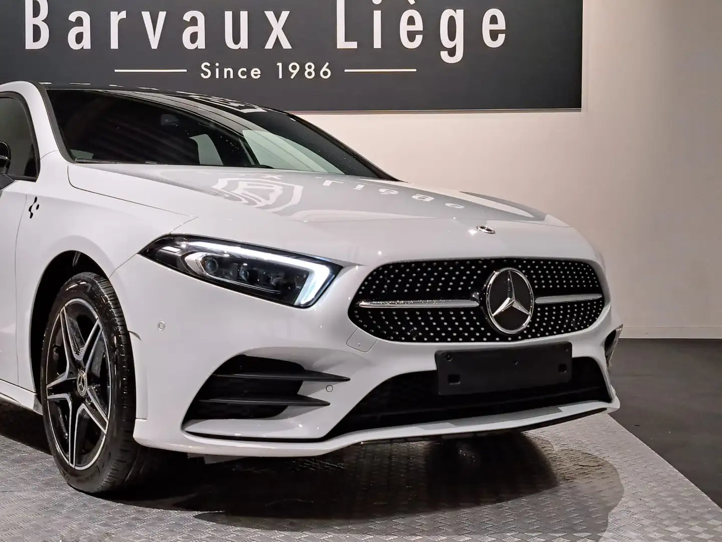 Mercedes-Benz A 250 e PHEV AMG Line Blanc - 2