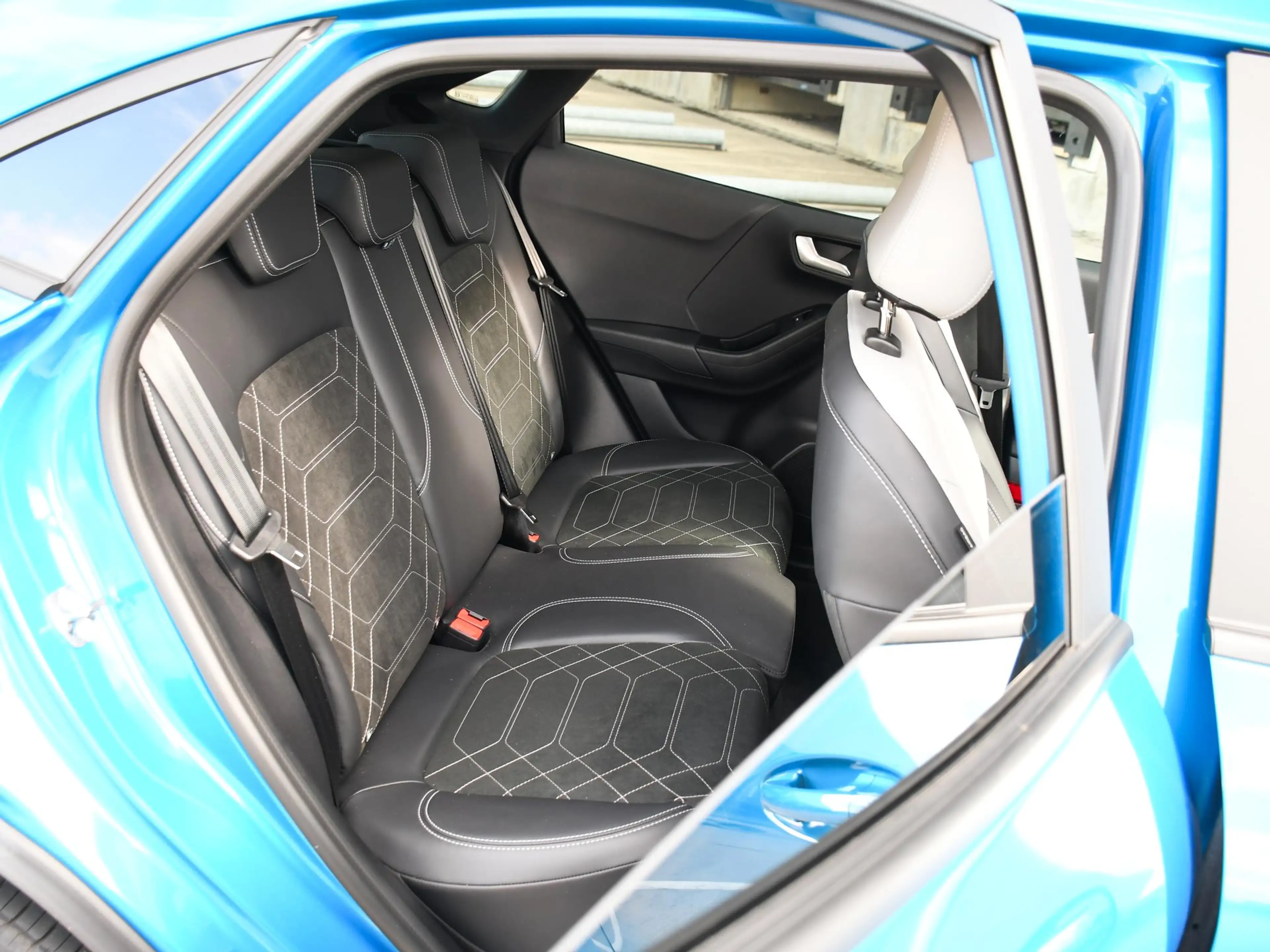 Ford Puma Gen-E Premium 44 kWh 168pk Automaat SCHUIF-DAK | 18''LM — photo 14