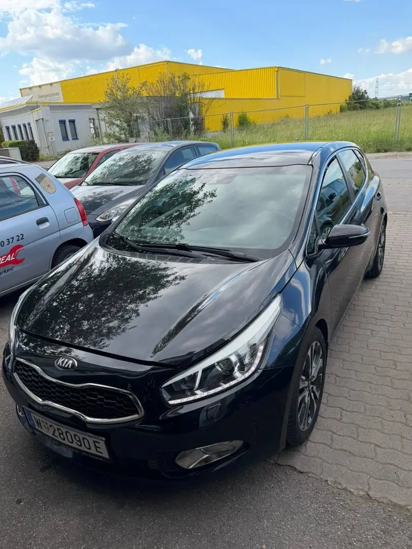 Kia Ceed / cee'd cee'd 1,6 GDI CVVT ISG Active Active Schwarz - 2