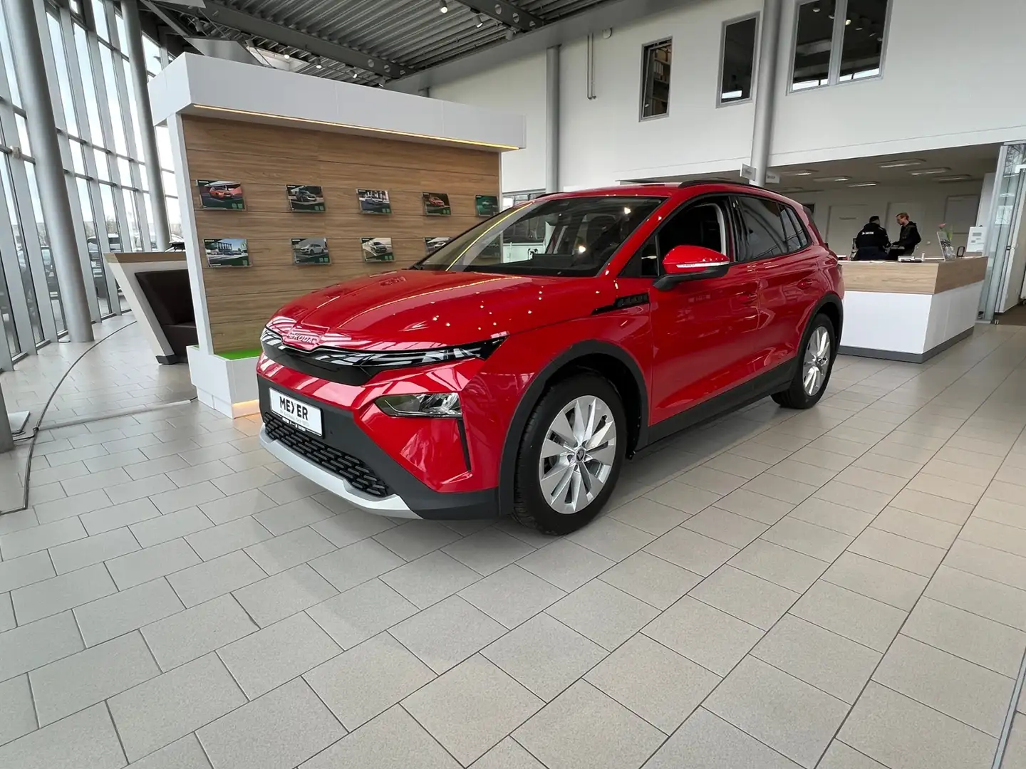 Skoda Elroq 50 TOUR *AHK, Matrix-LED, 19"-Felge* Rot - 2