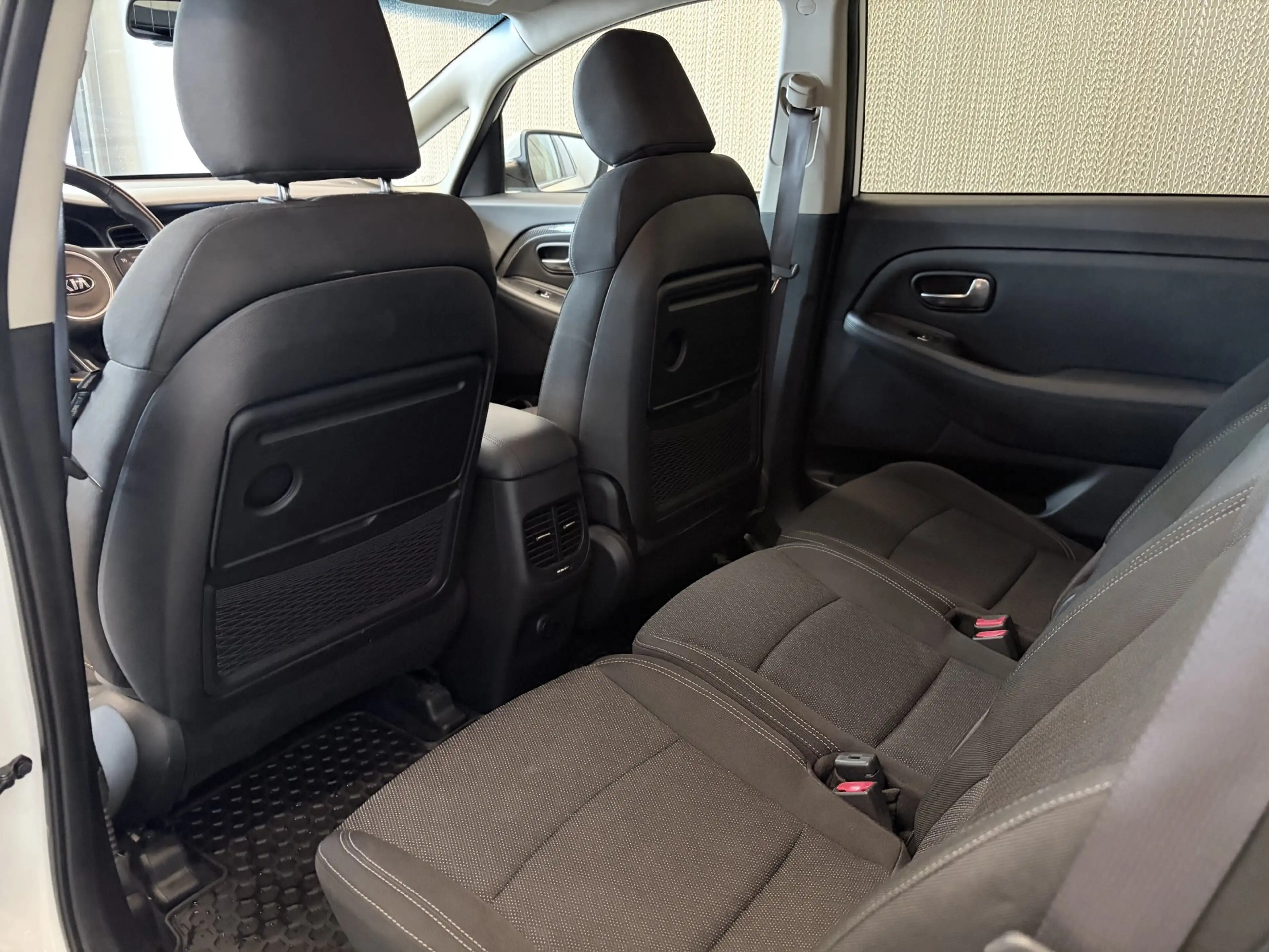 Kia Carens 1,7 CRDi ISG Gold — photo 14